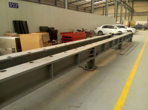 一種用于臥式拉力機球頭自動找正機構